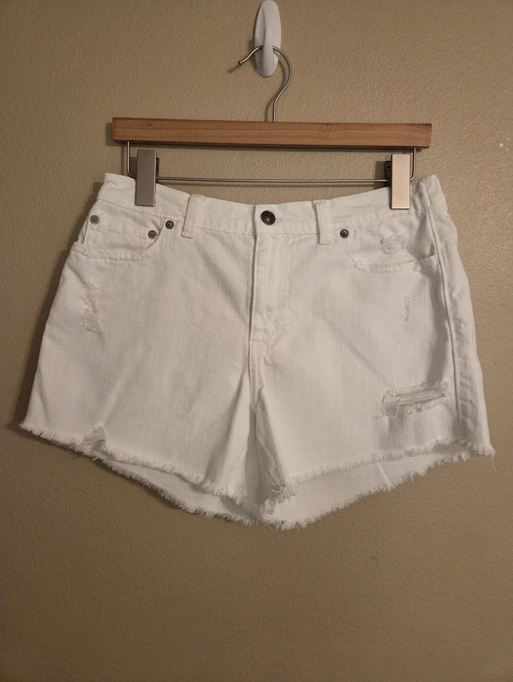 AERIE Daydream White Distressed Raw Edge Elastic Waist Denim Shorts Women's SZ M
